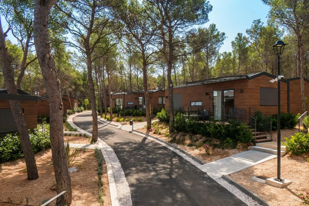Modulární domy v lese — investiční resort